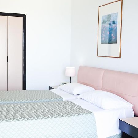 Futura Style Helios Hotel Noto Bagian luar foto