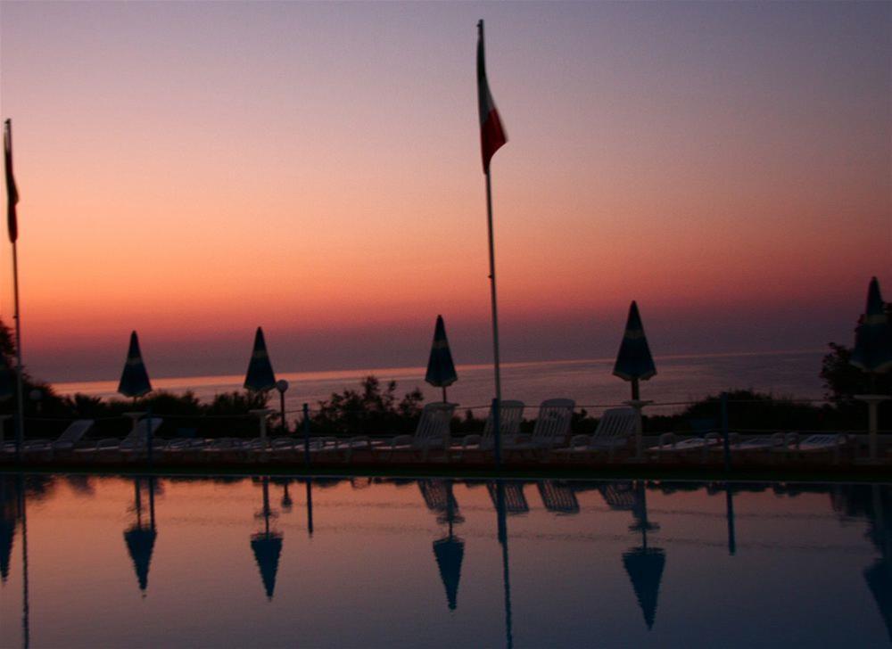 Futura Style Helios Hotel Noto Bagian luar foto