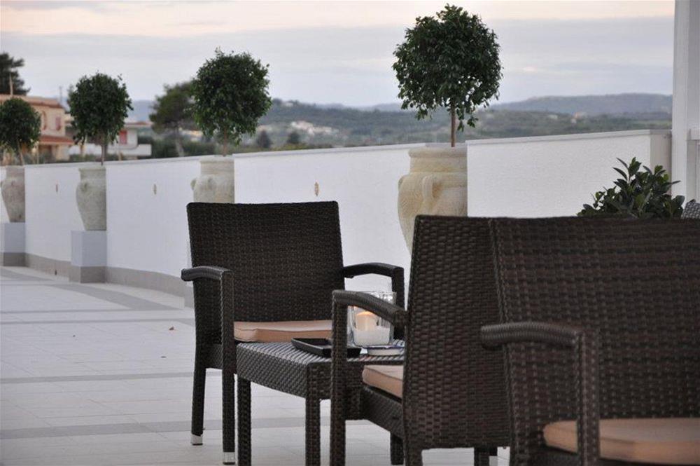 Futura Style Helios Hotel Noto Bagian luar foto