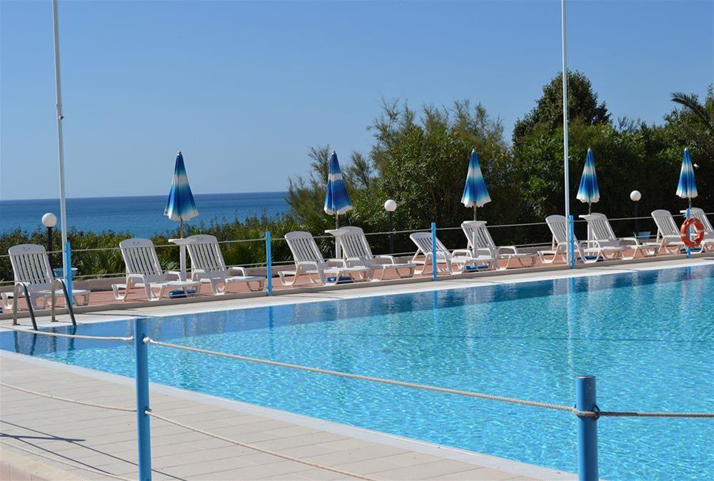 Futura Style Helios Hotel Noto Bagian luar foto