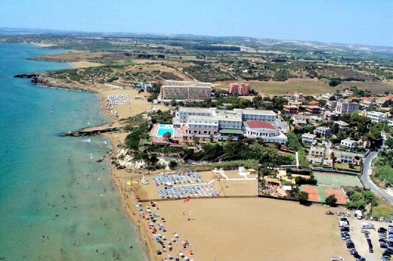 Futura Style Helios Hotel Noto Bagian luar foto