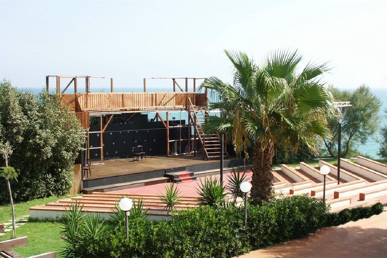 Futura Style Helios Hotel Noto Bagian luar foto
